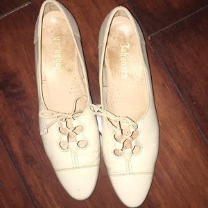 Johansen cream lace up oxford shoe sz12